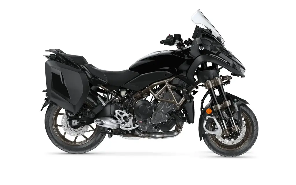 2023-Yamaha-LMWTRDX-EU-Yamaha_Black-Studio-002-03.webp