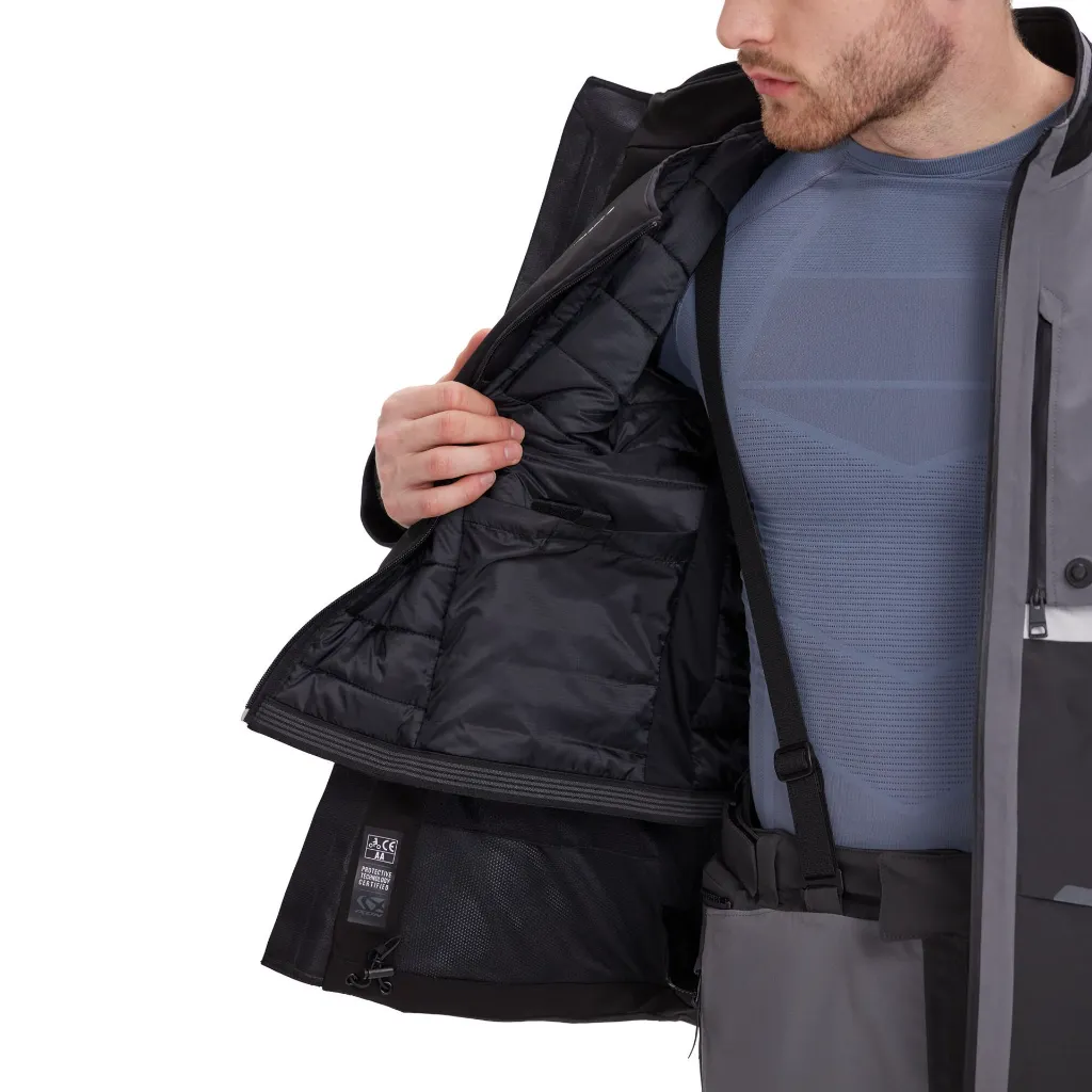 A25-STJ01-F0-0L-sport-tour-laminated-jacket-men-Studio-010.webp