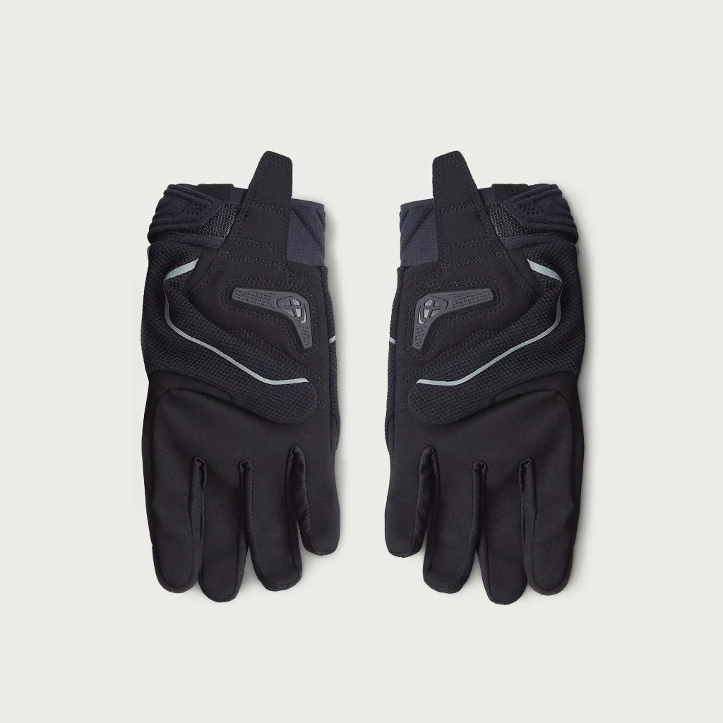 QMA-26SC1-B0-0L-26-Summer-Scooter-glove-for-men-Trosa-EU-Studio-004.webp