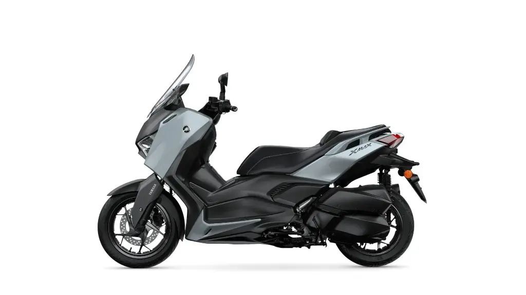 2025-Yamaha-XMAX300ASVH-EU-Ceramic_Grey-Studio-006-03.webp