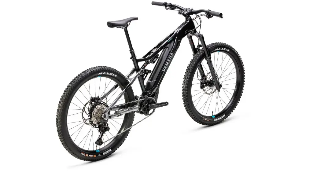 2022-Yamaha-YDX-MORO-EU-Raven_Silver-Studio-006-03.webp