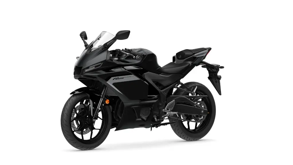 2025-Yamaha-YZF-R250-EU-Midnight_Black-Studio-007-03.webp