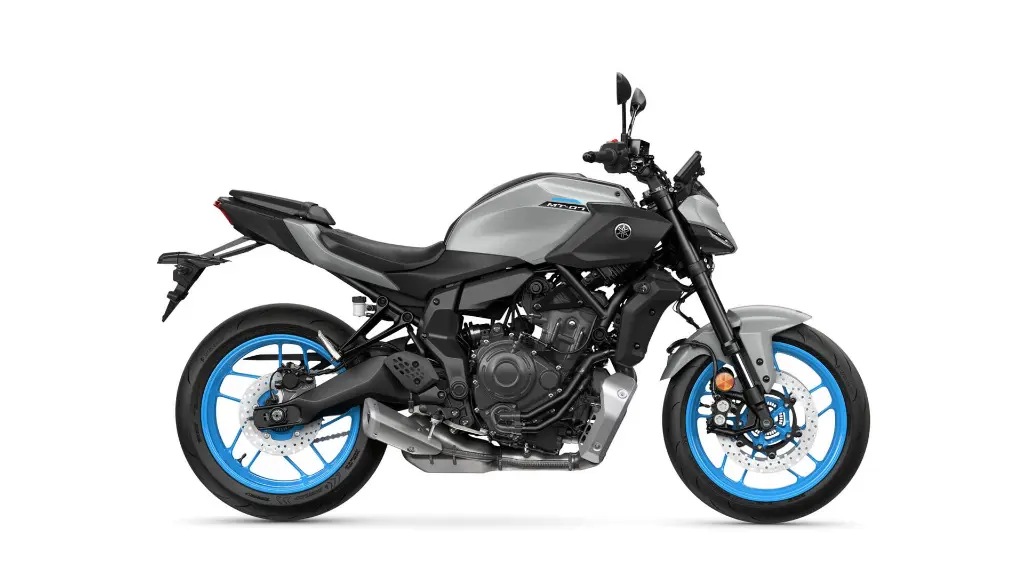 2025-Yamaha-MT07A-EU-Ice_Storm-Studio-002-03.webp