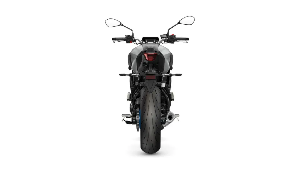 2025-Yamaha-MT07A-EU-Ice_Storm-Studio-003-03.webp