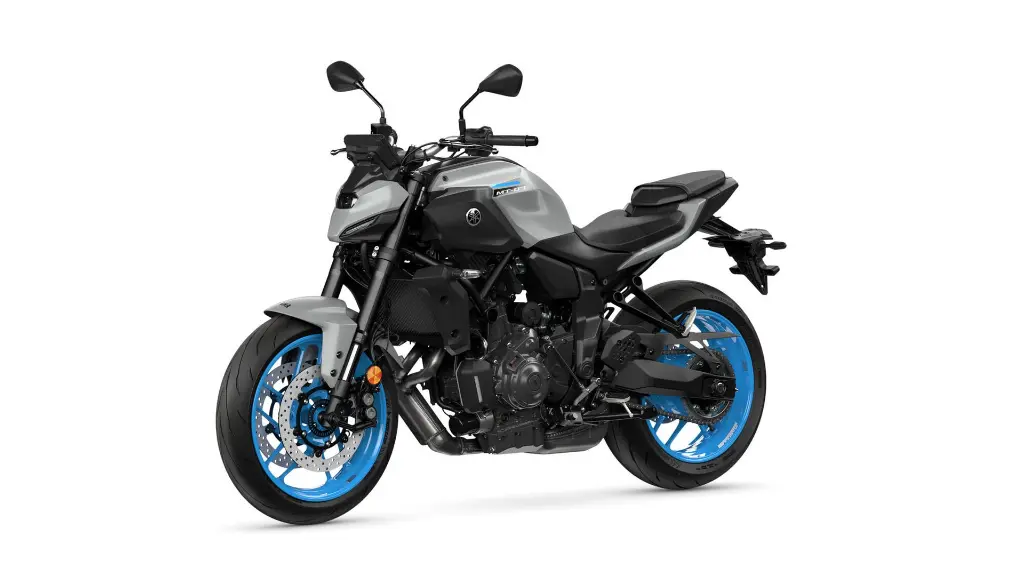 2025-Yamaha-MT07A-EU-Ice_Storm-Studio-005-03.webp