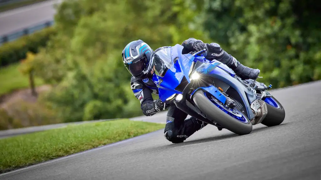 2024-Yamaha-YZF1000R1-EU-Icon_Blue-Action-004-03.webp