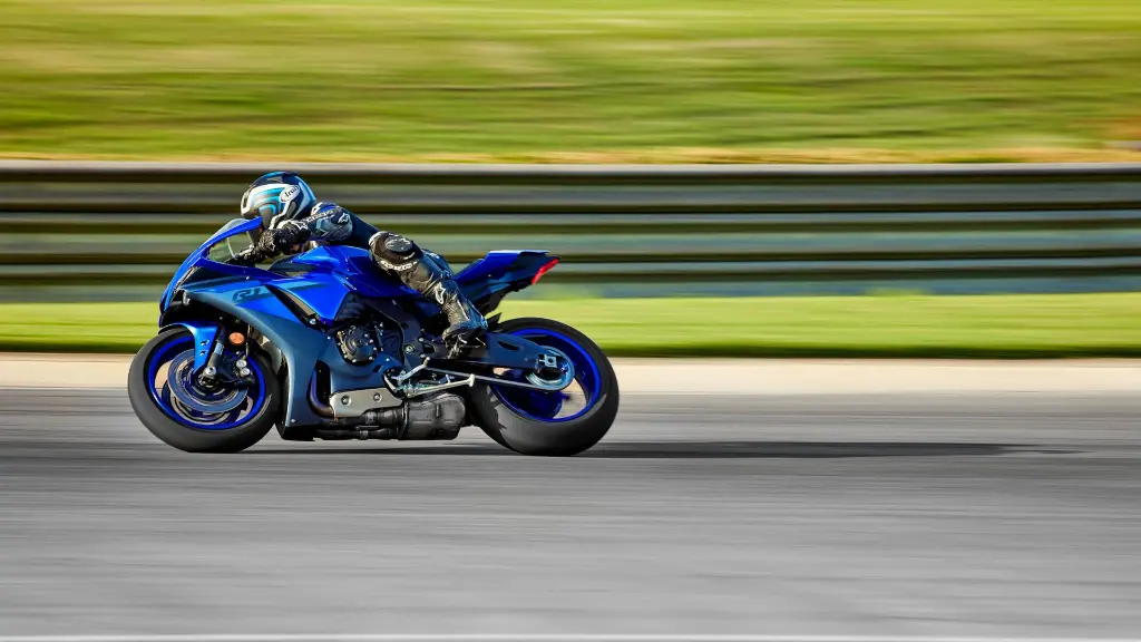 2024-Yamaha-YZF1000R1-EU-Icon_Blue-Action-006-03.webp