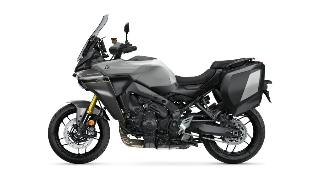 2025-Yamaha-MT09ATRDXS-EU-Ceramic_Ice-Studio-006-03.webp