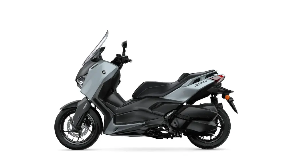 2025-Yamaha-XMAX300ASVH-EU-Ceramic_Grey-Studio-006-03.webp
