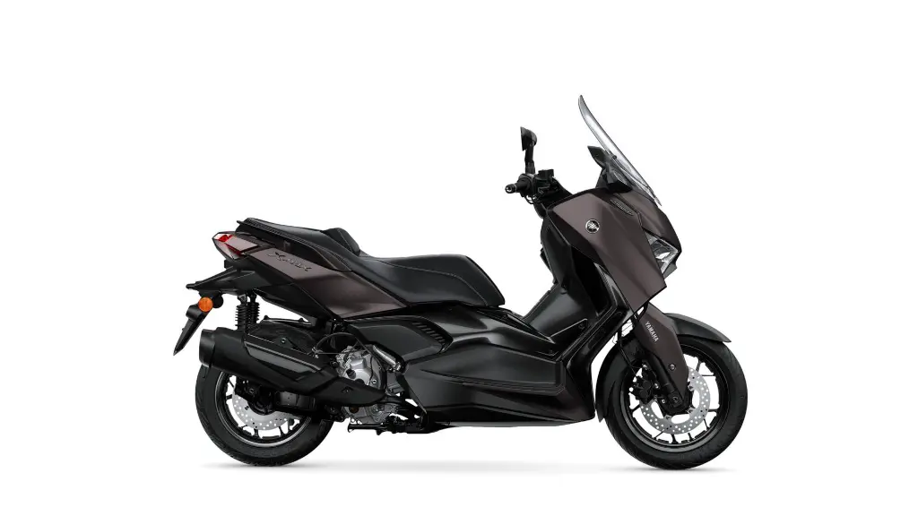 2025-Yamaha-XMAX250ASPH-EU-Dark_Magma-Studio-002-03.webp