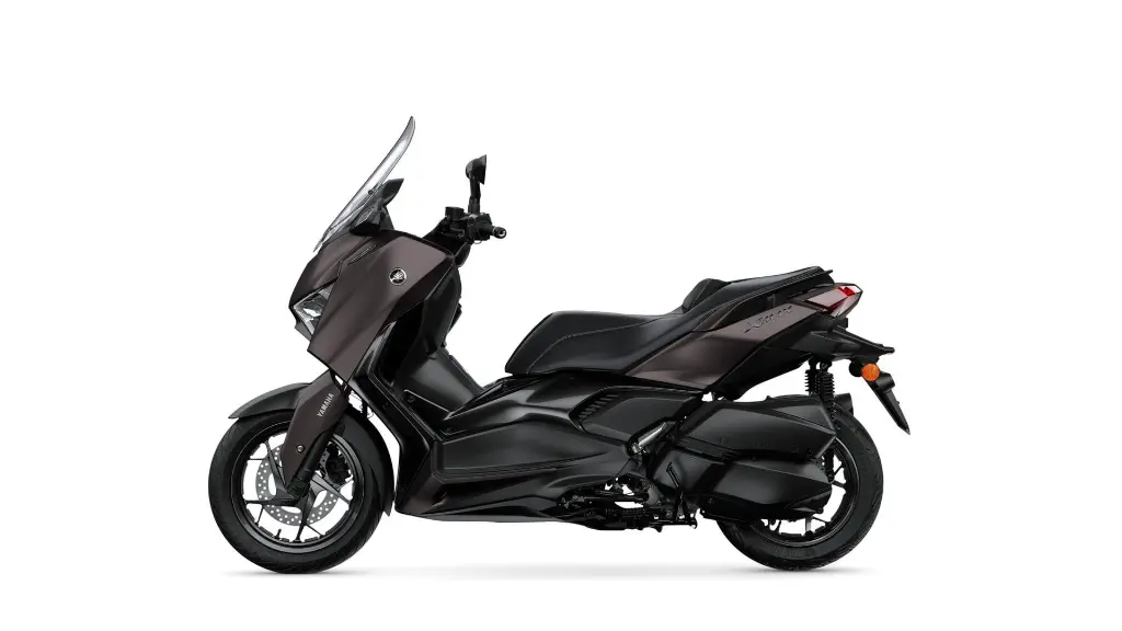 2025-Yamaha-XMAX250ASPH-EU-Dark_Magma-Studio-006-03.webp