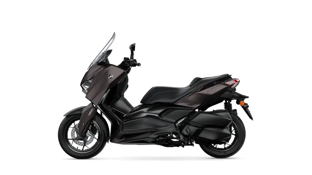 2025-Yamaha-XMAX250ASP-EU-Dark_Magma-Studio-006-03.webp