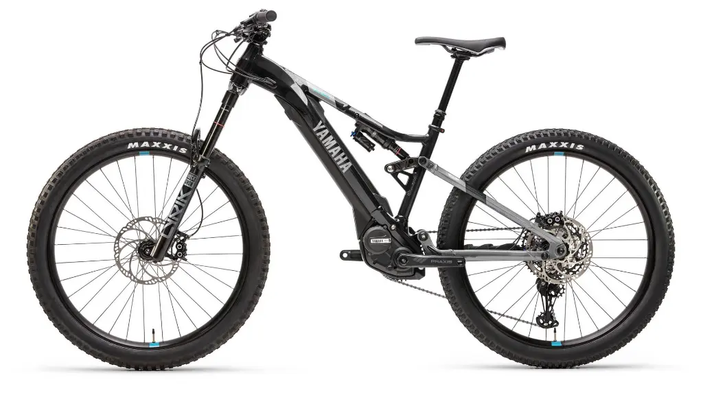 2022-Yamaha-YDX-MORO-EU-Raven_Silver-Studio-001-03.webp