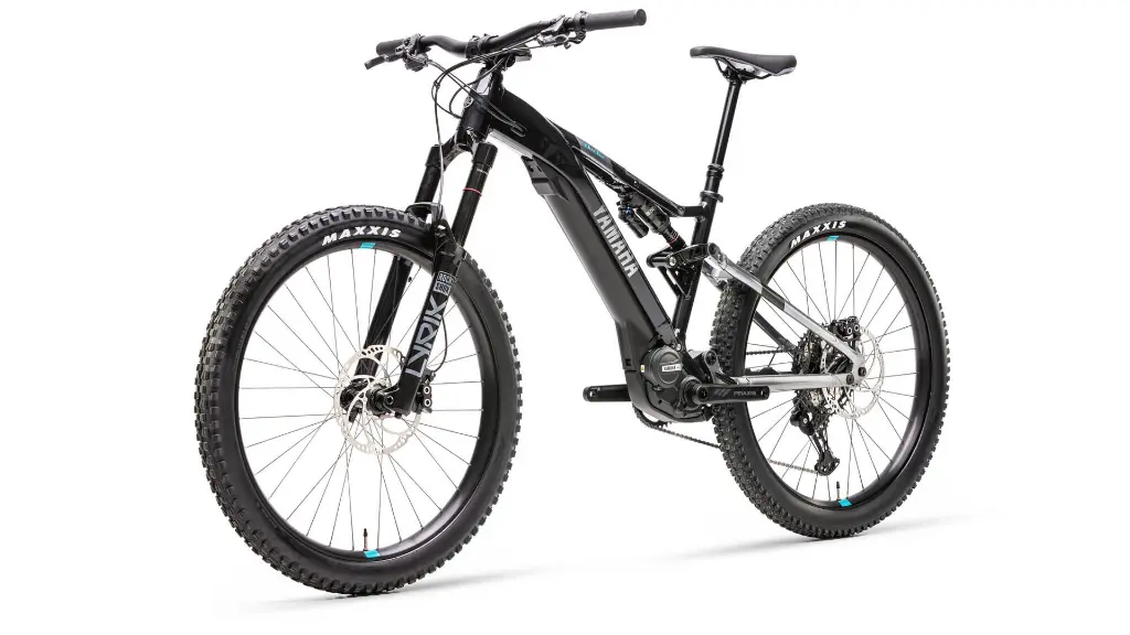 2022-Yamaha-YDX-MORO-EU-Raven_Silver-Studio-003-03.webp
