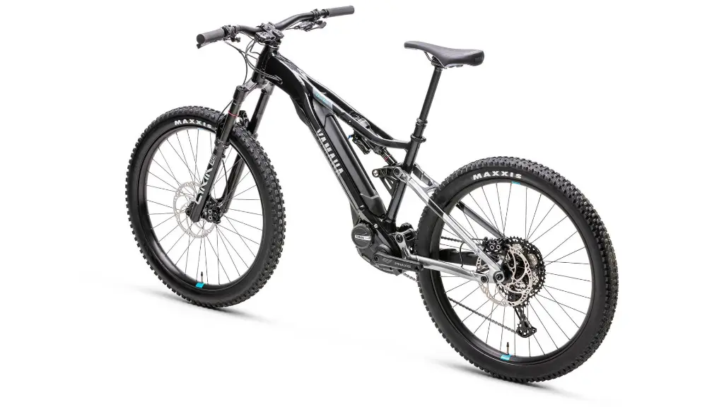 2022-Yamaha-YDX-MORO-EU-Raven_Silver-Studio-005-03.webp