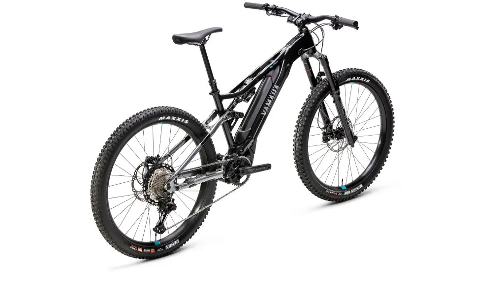 2022-Yamaha-YDX-MORO-EU-Raven_Silver-Studio-006-03.webp